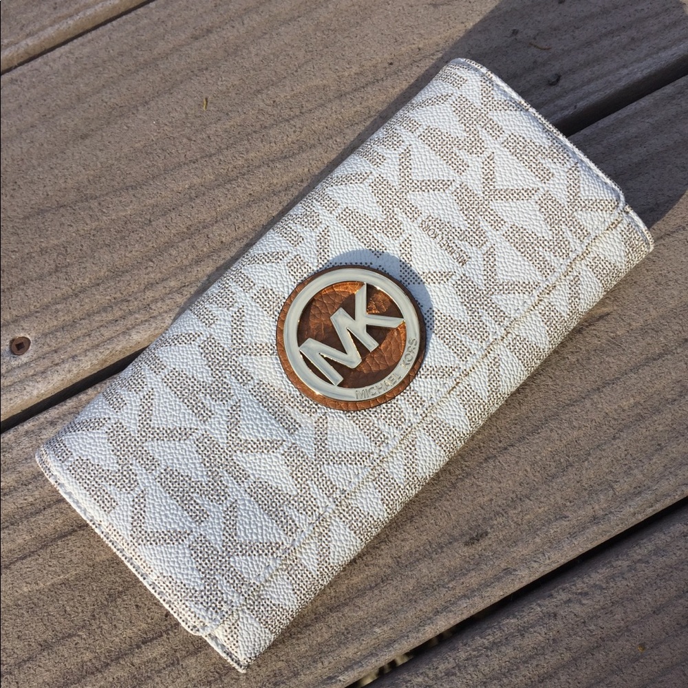 Authentic Michael kors futon continental wallet - Picture 1 of 8